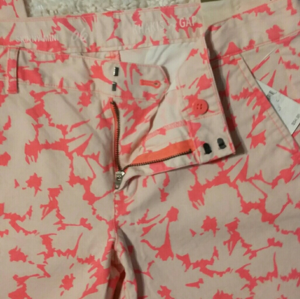 Gap NWT khaki cropped pants